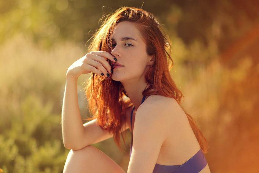 Belle Jeune Femme Rousse Et Sensuelle Provegetale